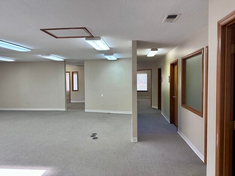 More Photos Of 255 SW 1st Ave, Canby Loft Creative Space For Sale