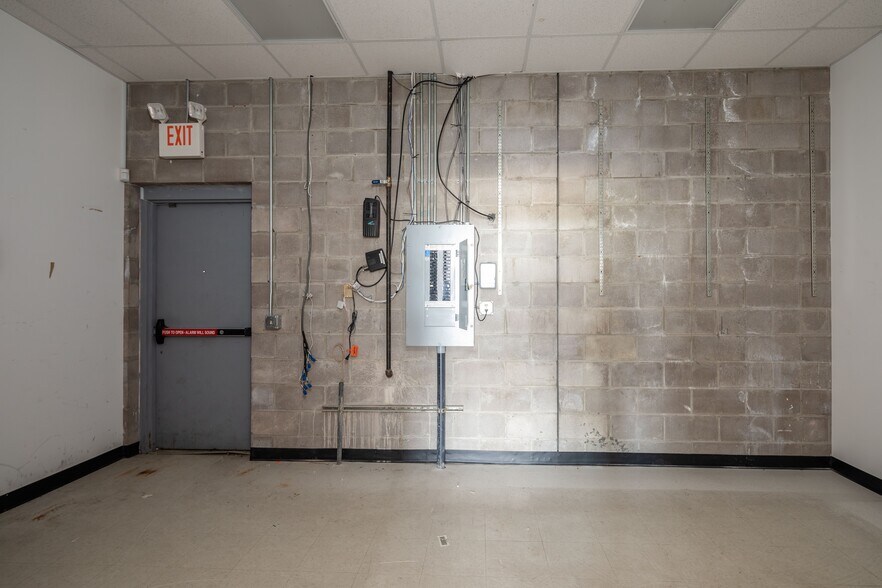 More Photos Of 4276 Lakeville Rd, Geneseo Unknown For Lease