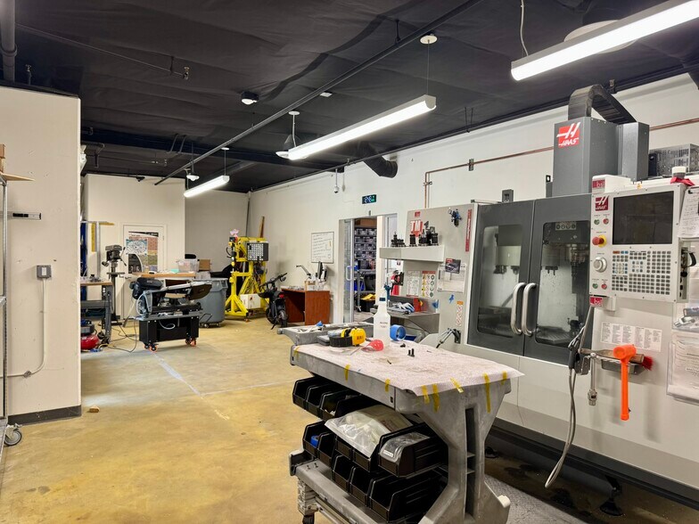 More Photos Of 17550 Gillette Ave, Irvine Manufacturing For Sale