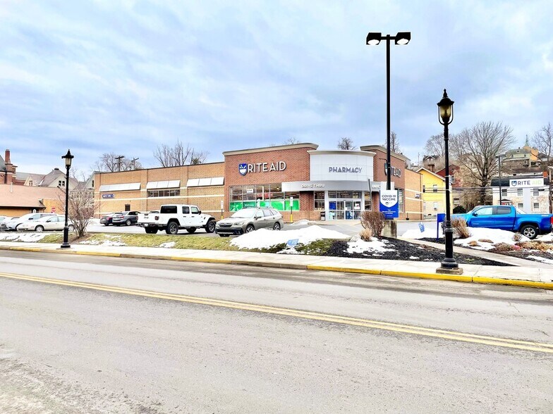 More Photos Of 446 W Main St, Monongahela Drugstore For Lease
