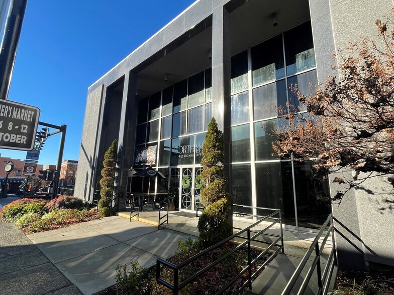 More Photos Of 101 N Bridge St, Bedford Bank For Lease