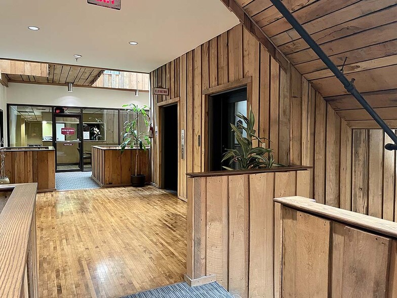 More Photos Of 205-207 E Main St, Johnson City Office For Lease