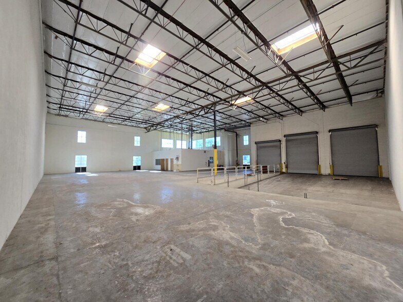 More Photos Of 1495 S Campus Ave, Ontario Warehouse For Lease