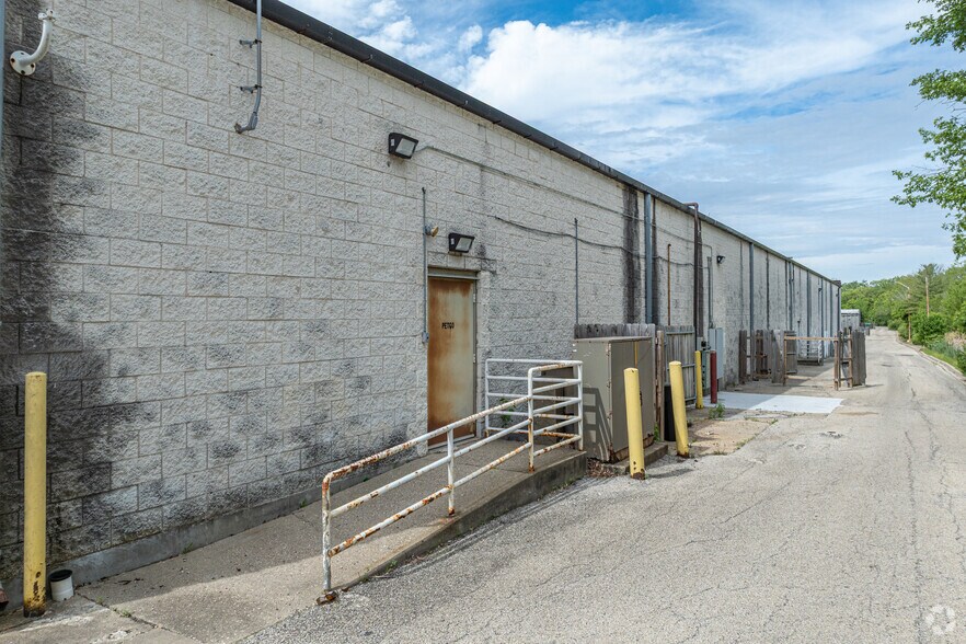 More Photos Of 801 W Lake Ave, Peoria Unknown For Lease