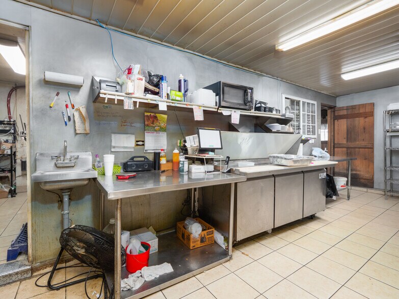 More Photos Of 340 Northview Dr, Jesup Restaurant For Sale