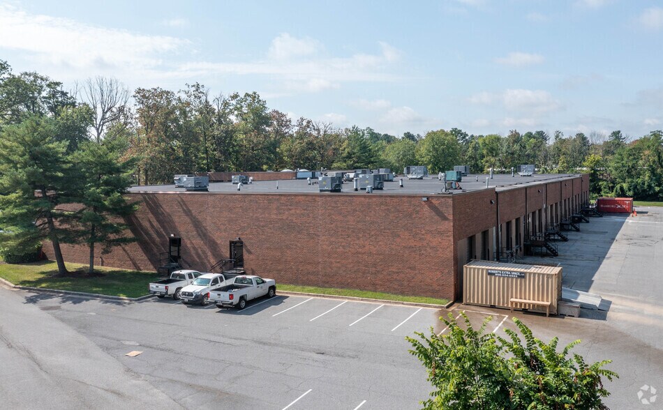 More Photos Of 9017 Red Branch Rd, Columbia Flex For Lease
