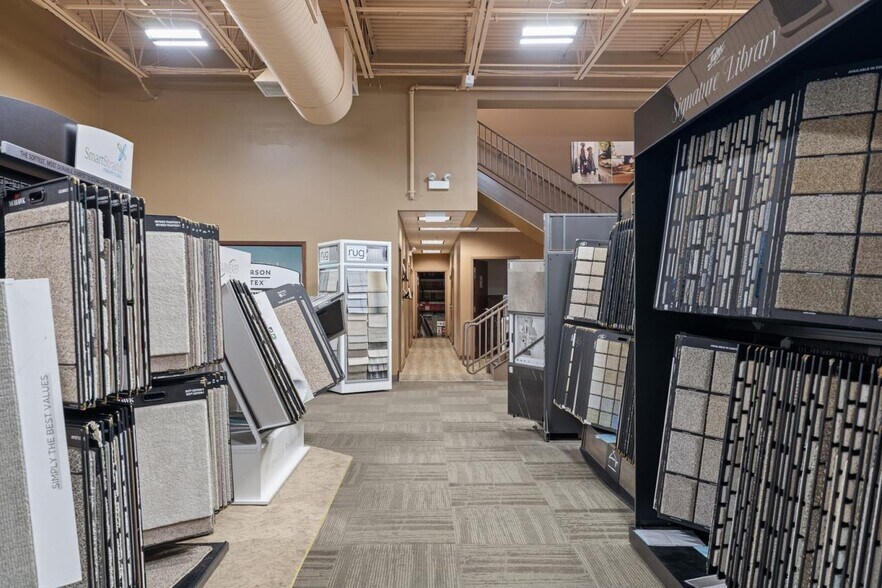 More Photos Of 13412 W 159th St, Homer Glen Showroom For Sale