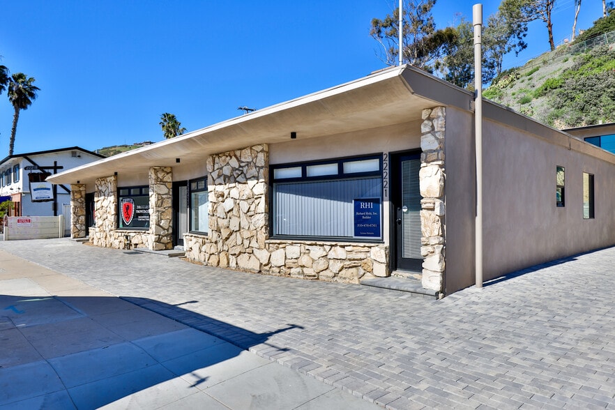 More Photos Of 22221-22227 Pacific Coast Hwy, Malibu Storefront Retail Office For Sale