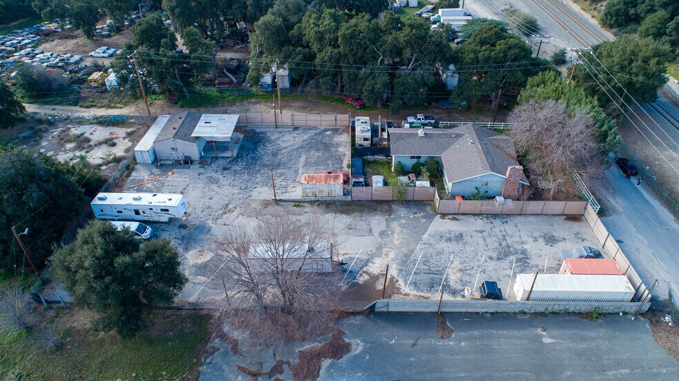 More Photos Of 23638 Pine St, Newhall Service For Sale