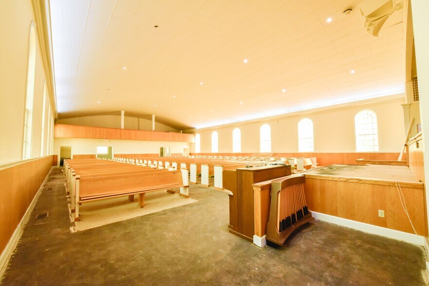 More Photos Of 3901 Raeford Rd, Fayetteville Religious Facility For Lease