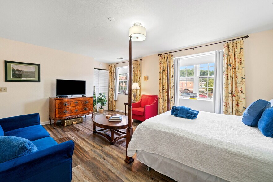 More Photos Of 108 N Main St, Ellijay Storefront Retail Residential For Sale