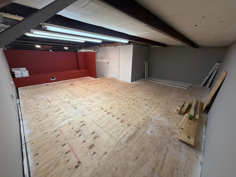 More Photos Of 705 Live Oak St, Tarpon Springs Warehouse For Lease