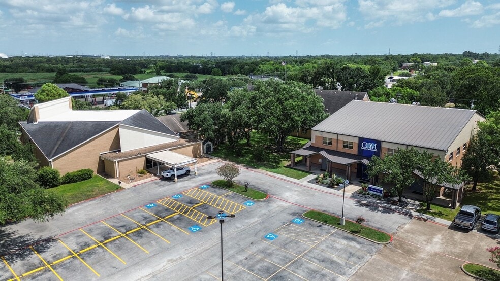 More Photos Of 1411 W Main St, League City Schools For Sale