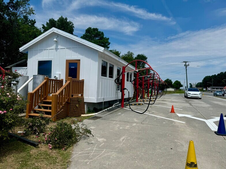 More Photos Of 605 S Wall St, Calhoun Carwash For Sale