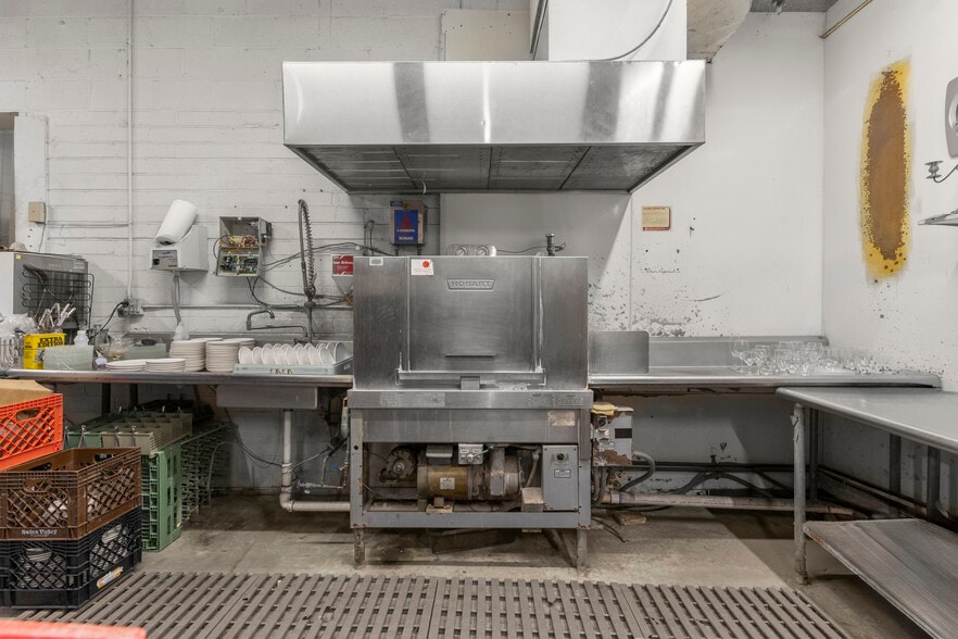 More Photos Of 24134 W Warren St, Dearborn Heights Freestanding For Sale