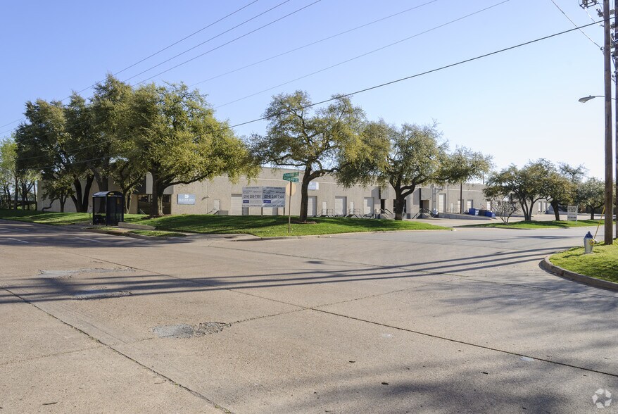 More Photos Of 4301-4311 Shilling Way, Dallas Distribution For Lease