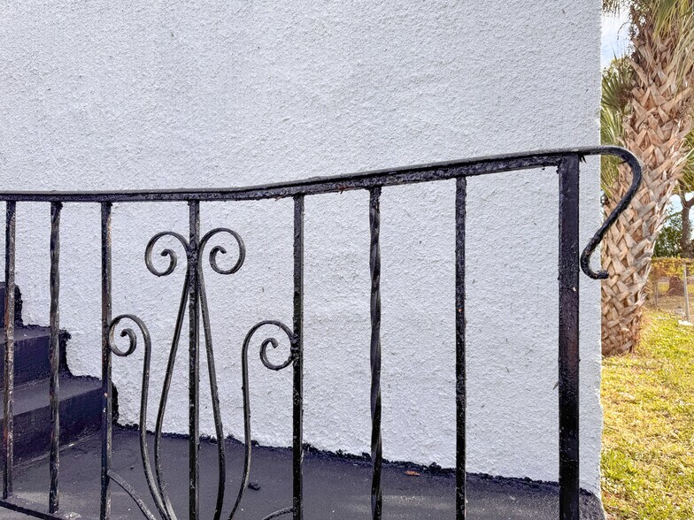 More Photos Of 701 W King St, Cocoa Warehouse For Sale