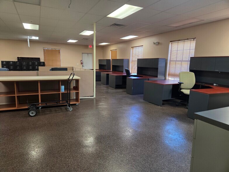 More Photos Of 1070-1072 E Brandon Blvd, Brandon Medical For Lease