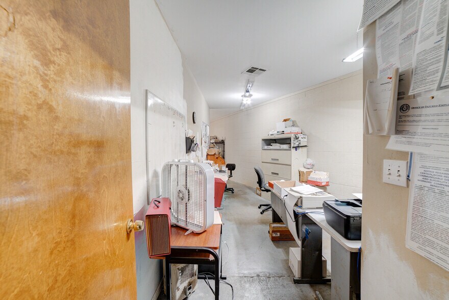 More Photos Of 1901 Waugh Dr, Houston General Retail For Sale