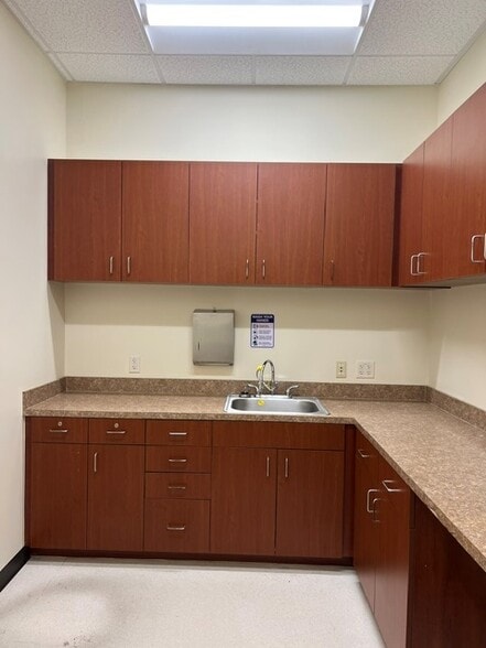 More Photos Of 40107 Highway 27, Davenport Medical For Lease