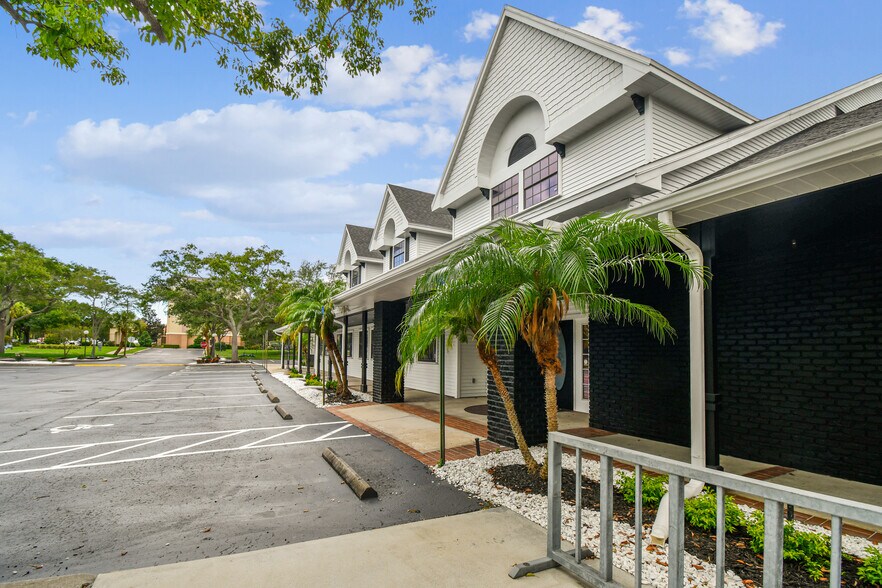 More Photos Of 300 E Bay Dr, Largo Office For Lease
