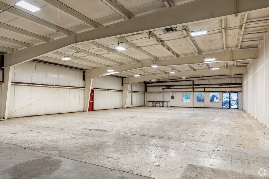 More Photos Of 3970 Staunton Tpke, Parkersburg Light Distribution For Lease