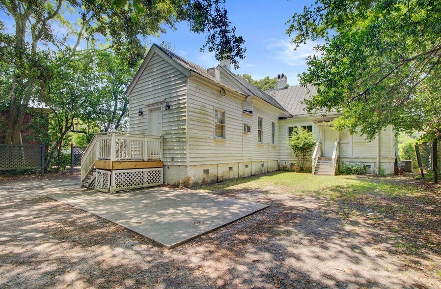 More Photos Of 117 S Cedar St, Summerville Office For Lease