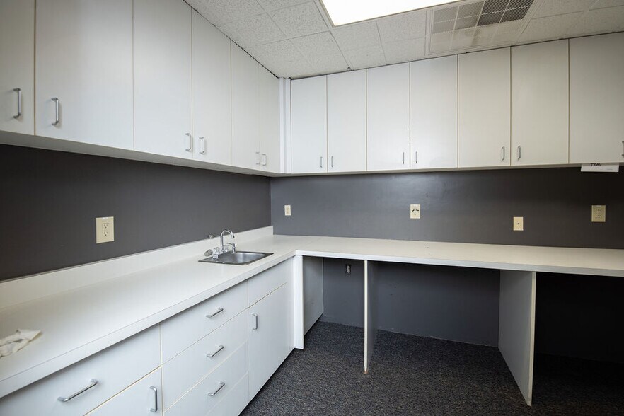 More Photos Of 1207 13th St, Modesto Office For Lease