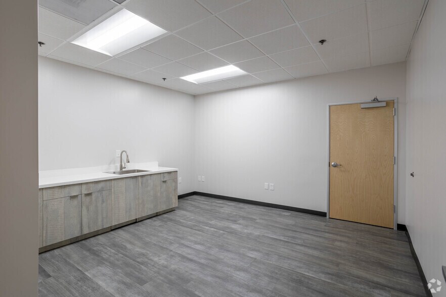 More Photos Of 2037-2077 S Vineyard Ave, Ontario Unknown For Lease