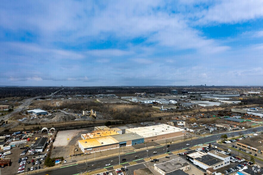 More Photos Of 1485 Speers Rd, Oakville Manufacturing For Lease