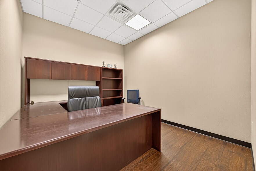 More Photos Of 214 N Loop 336 E, Conroe Office For Sale