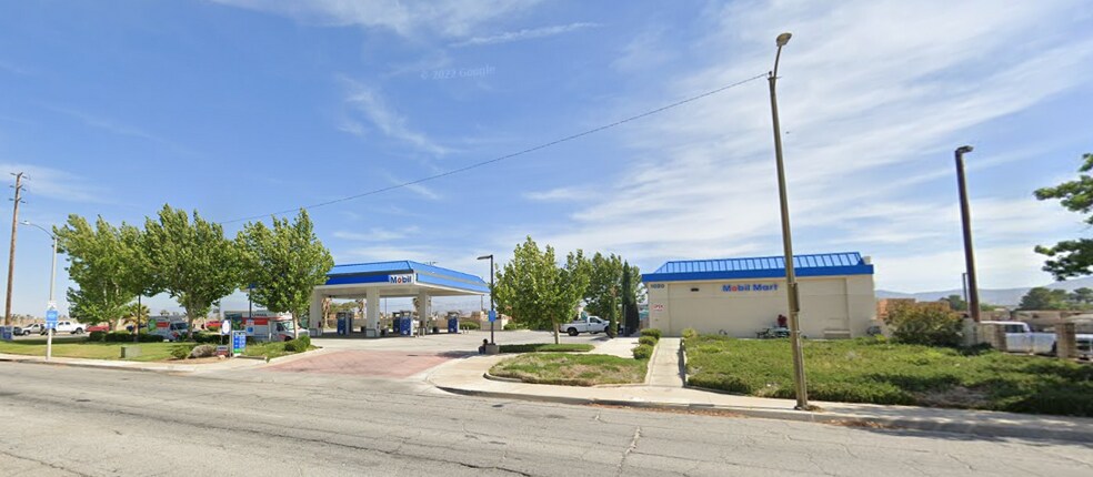 Primary Photo Of 1020 W Avenue M, Lancaster Service Station For Sale