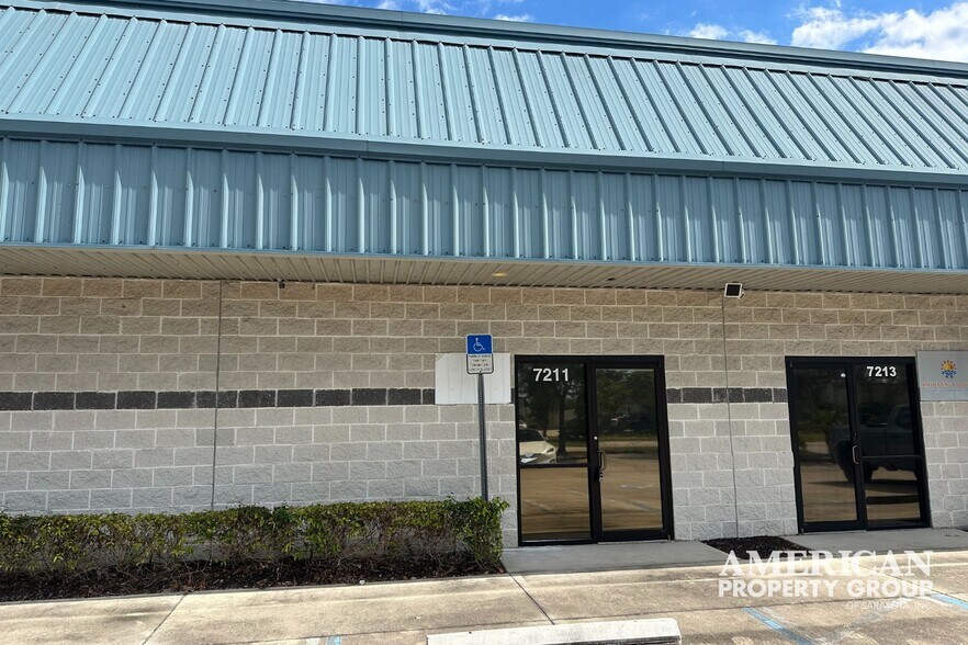 More Photos Of 7203-7217 21st St E, Sarasota Warehouse For Sale