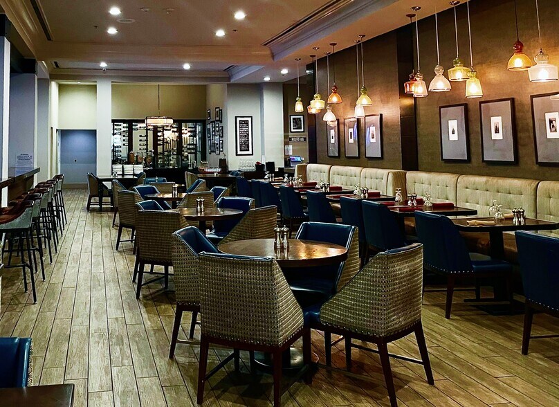 More Photos Of 6300 Waterford Blvd, Oklahoma City Hotel For Lease