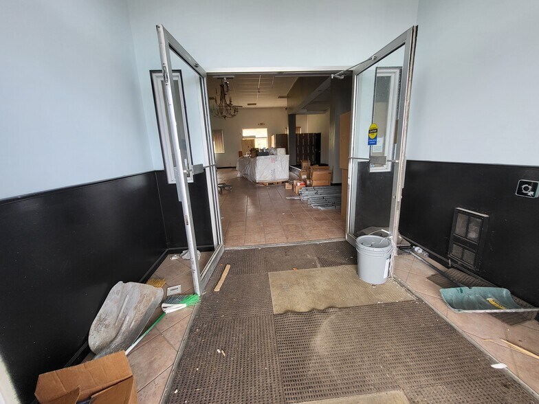 More Photos Of 7350 N Hanley Rd, Hazelwood Hotel For Sale