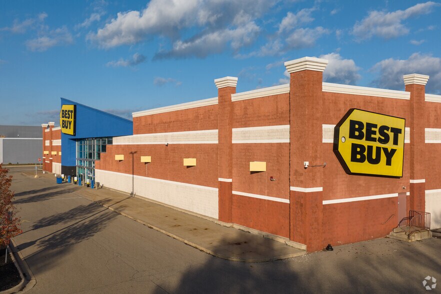 More Photos Of 5216 W Saginaw Hwy, Lansing Freestanding For Lease
