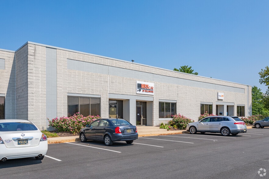 More Photos Of 243 Quigley Blvd, New Castle Warehouse For Lease