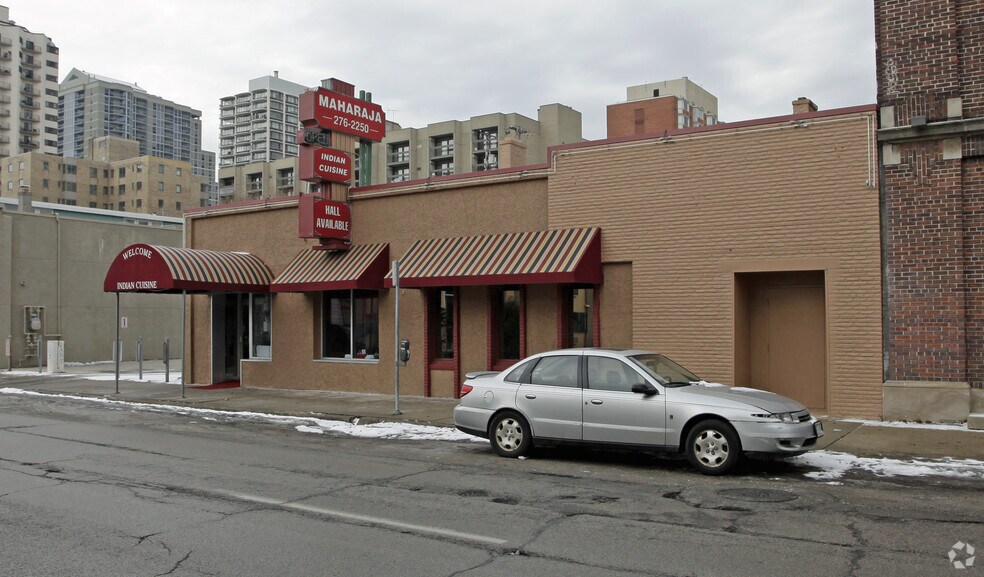 More Photos Of 1550 N Farwell Ave, Milwaukee Restaurant For Sale