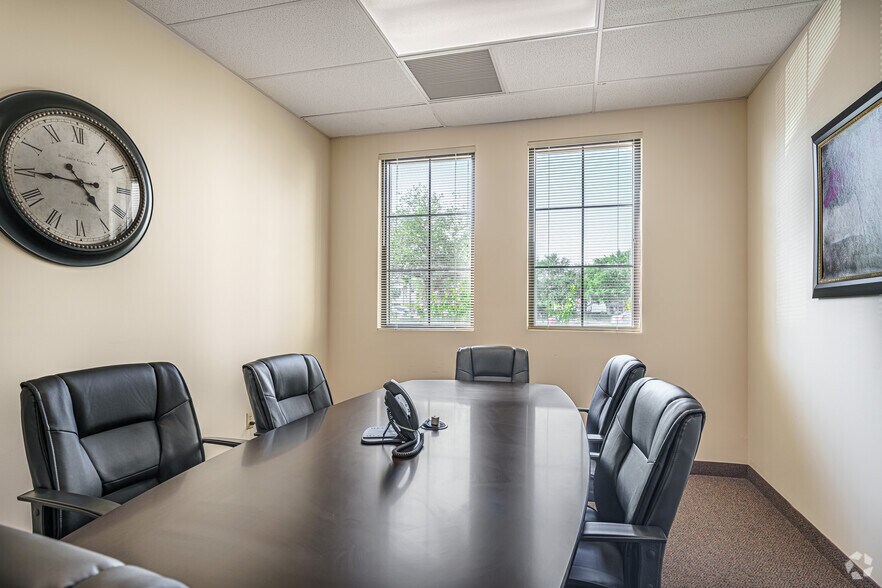 More Photos Of 850 NW Federal Hwy, Stuart Office For Lease