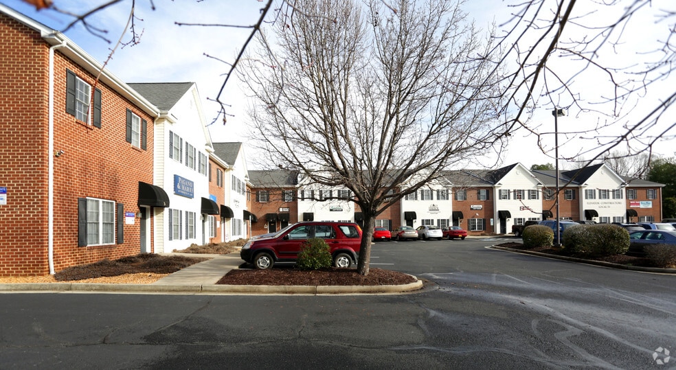 More Photos Of 8052 Elm Dr, Mechanicsville Office For Lease