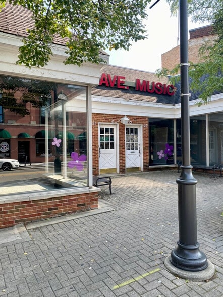 More Photos Of 21-25 W Saint Charles Rd, Lombard Storefront Retail Office For Lease