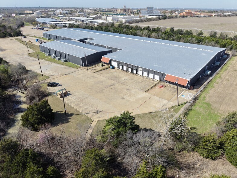 More Photos Of 2020 Industrial Blvd, Rockwall Warehouse For Lease