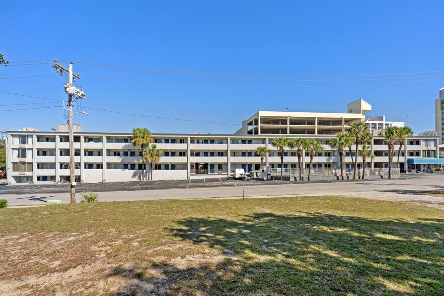 More Photos Of 806 S Ocean Blvd, Myrtle Beach Hotel For Sale