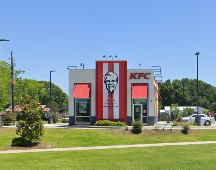 Primary Photo Of 1300 N University Ave, Lafayette General Retail For Lease