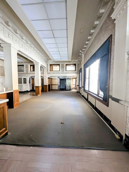 More Photos Of 301 Columbia St, Lafayette Office For Lease