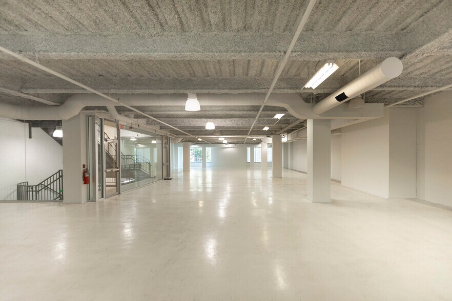 More Photos Of 855 W Belmont Ave, Chicago Office For Sale