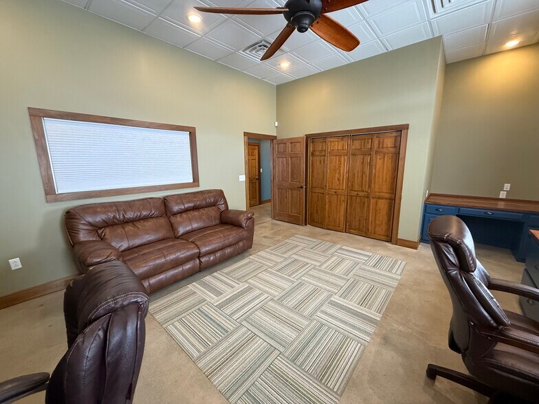 More Photos Of 805 Atlantic Ave, Franklin Light Manufacturing For Sale