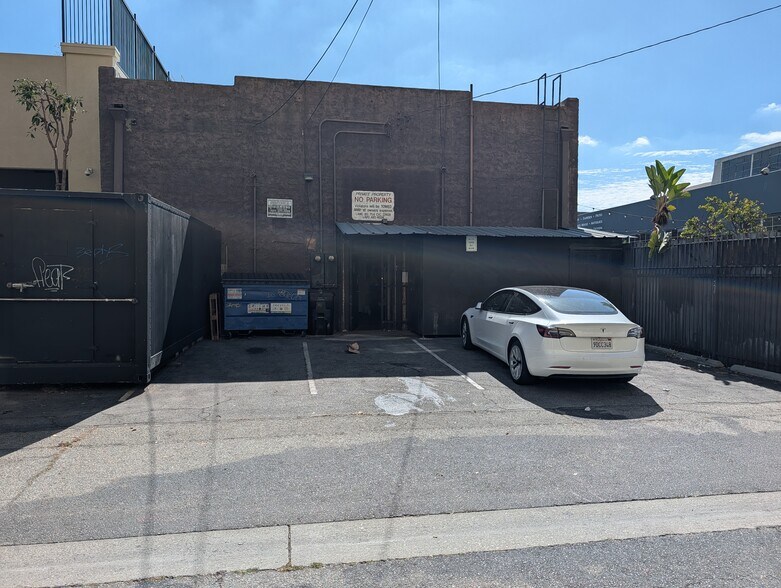 More Photos Of 323 S La Brea Ave, Los Angeles Storefront For Lease