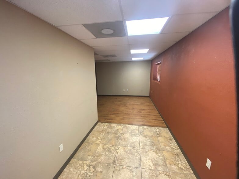 More Photos Of 1128 Westwood Dr, Rosenberg Office For Lease