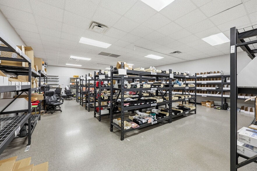More Photos Of 2720 Discovery Dr, Raleigh Flex For Lease